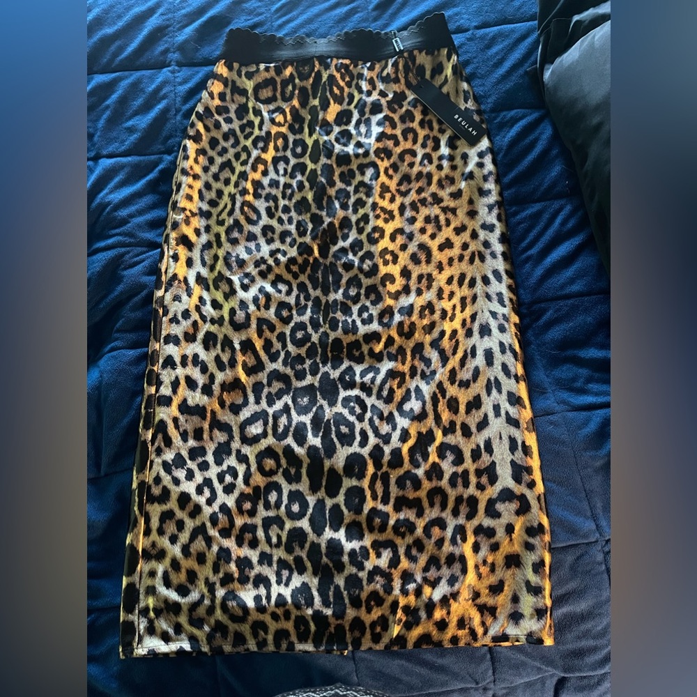 Leopard print satiny pencil skirt